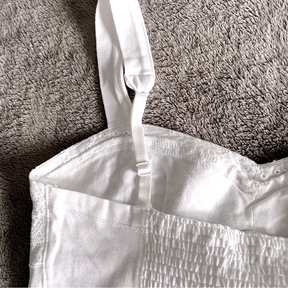 White Cropped Tank Top 🤍 - Picture 4 of 7